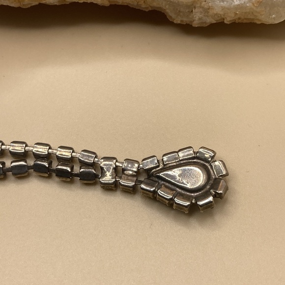 Vintage rhinestone clear and green rhinestone teardrop necklace. - Picture 5 of 7